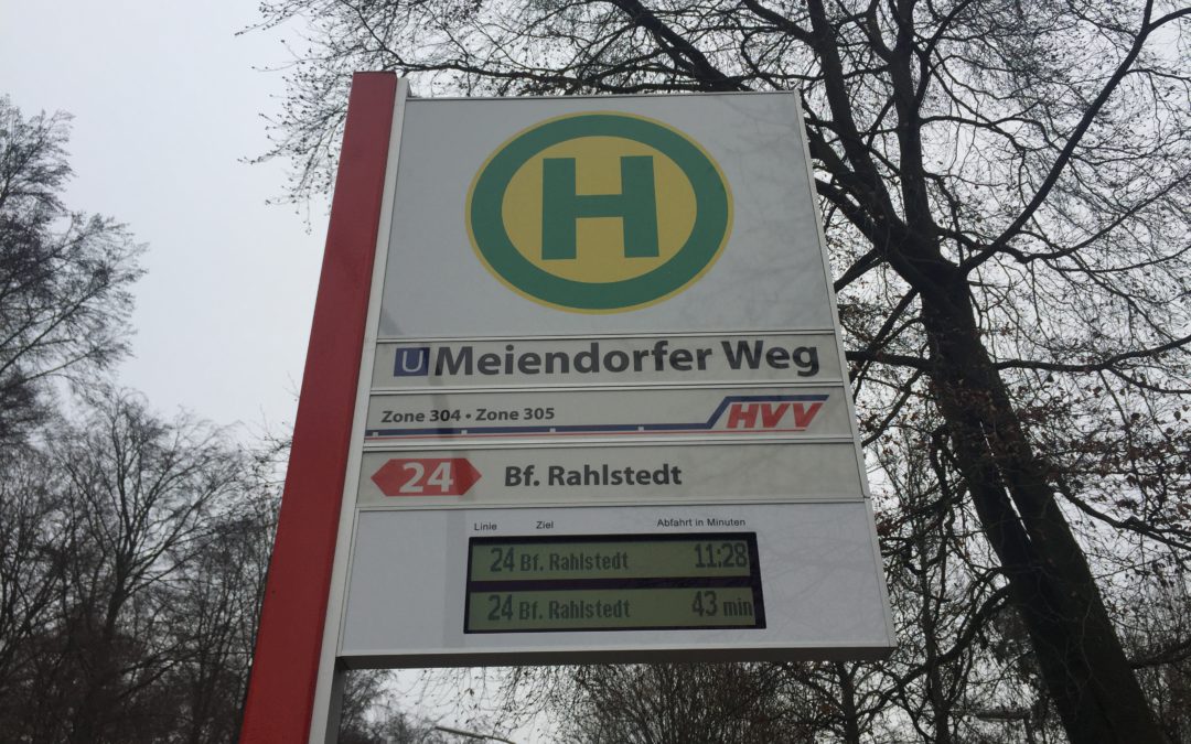DFI-Light-Anzeiger an der Bushaltestelle U Meiendorfer Weg