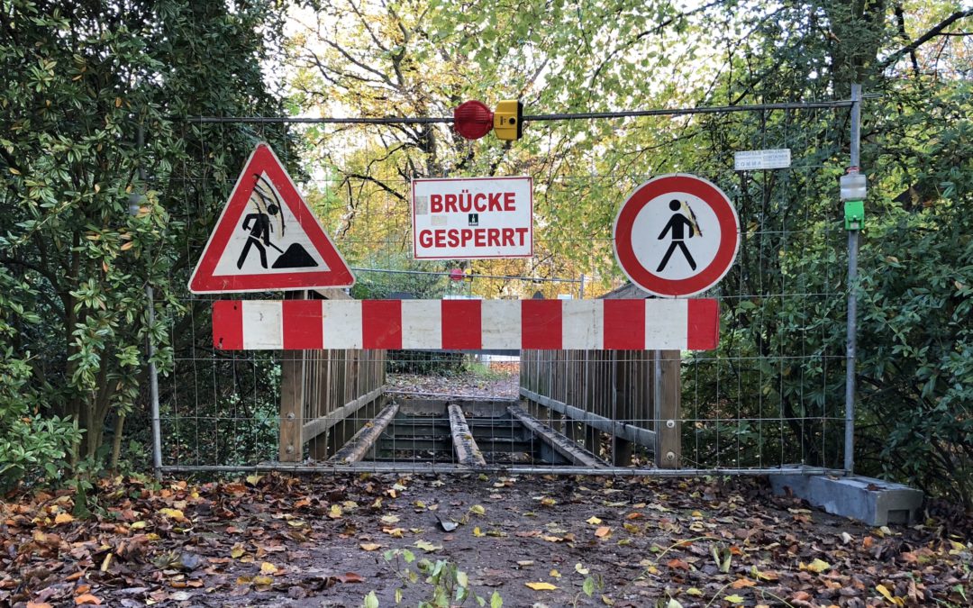 gesperrte Wandsebrücke im Liliencronpark in Hamburg-Rahlstedt (November 2017)